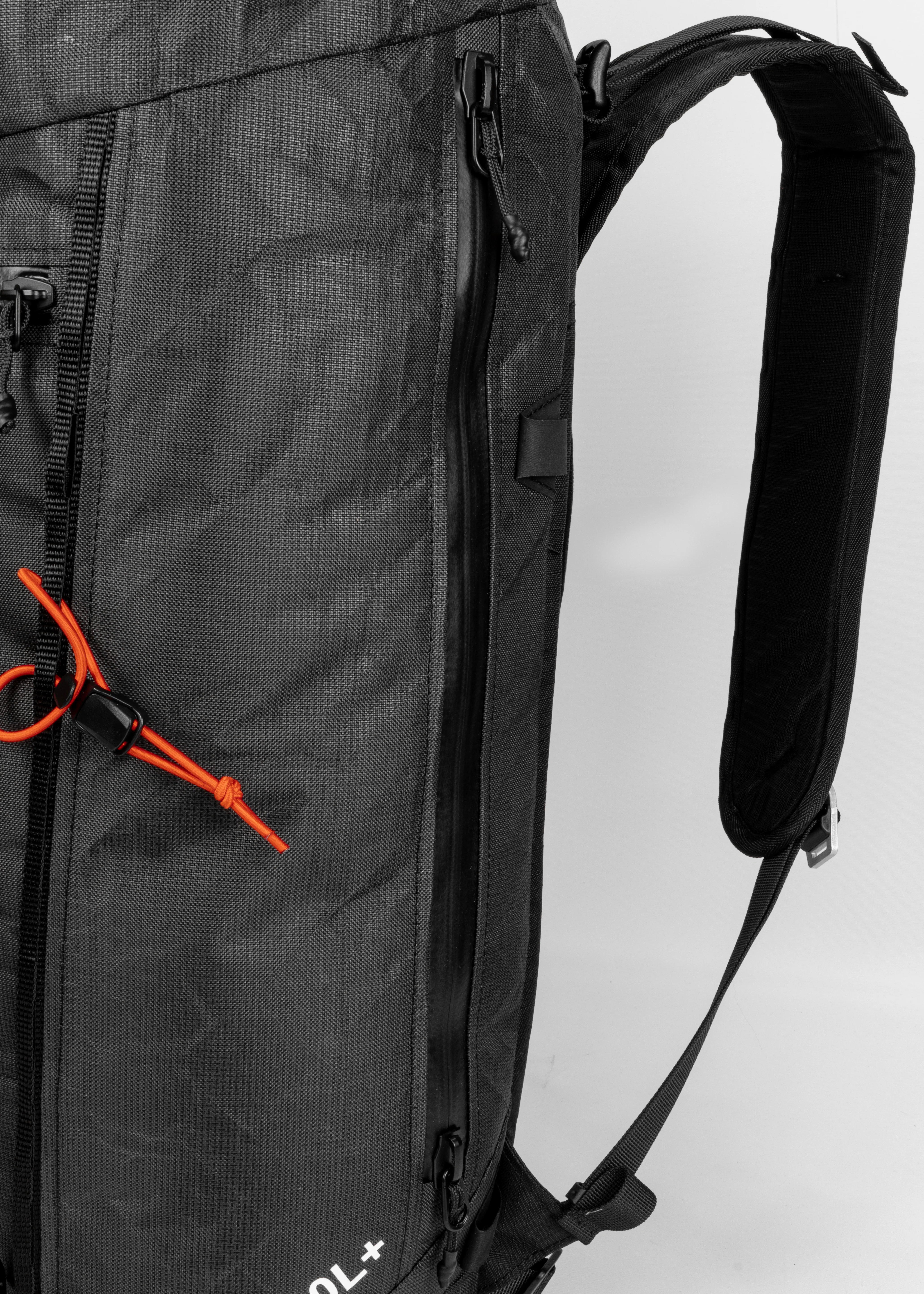 Batoh_Alpinistlab_Summerguide_30L_black_magic_4