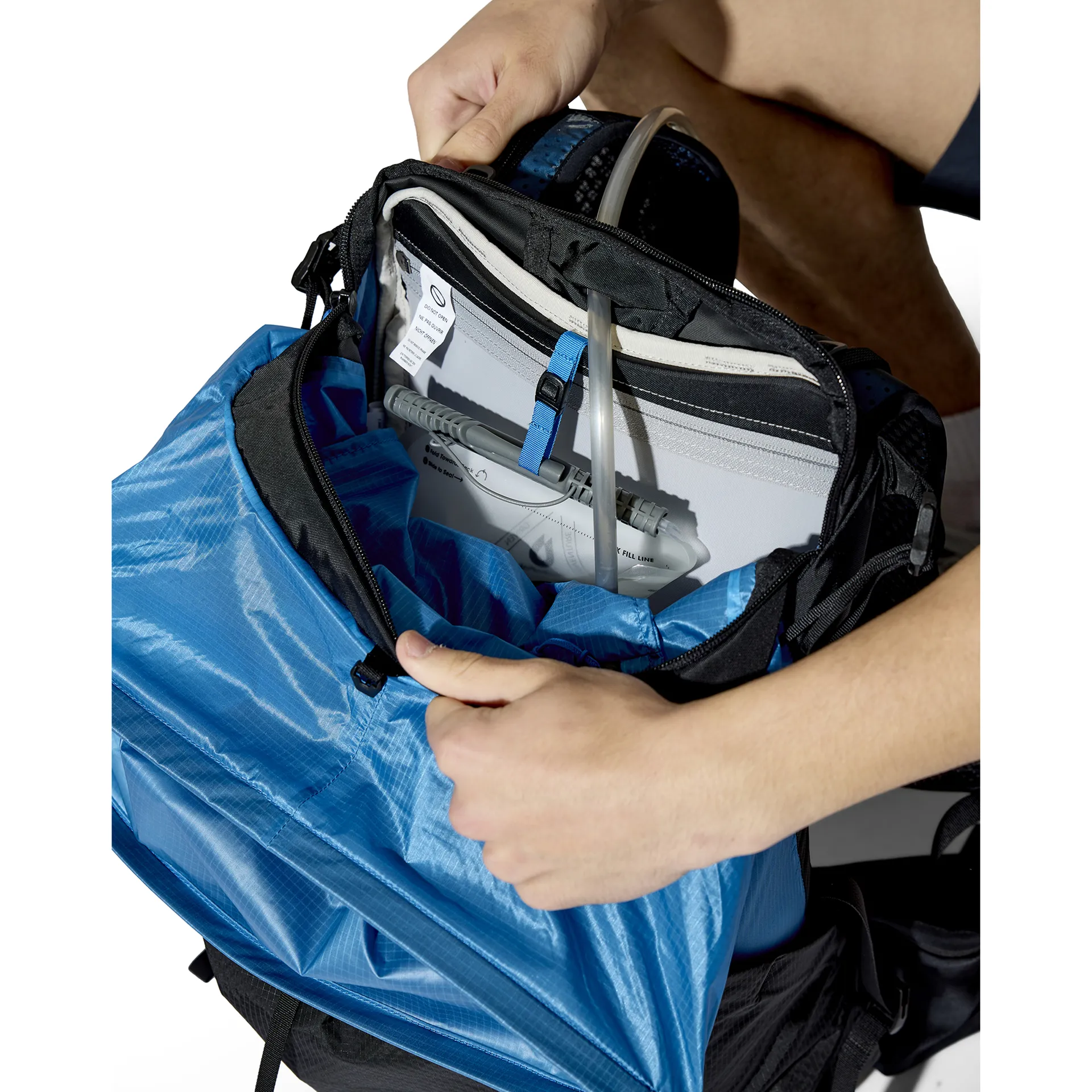 Batoh_Rab_Syclon_XP_30_black_maya_blue_8