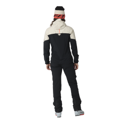 Bunda_Dynafit_Blacklight_Softshell_W_overcast_3