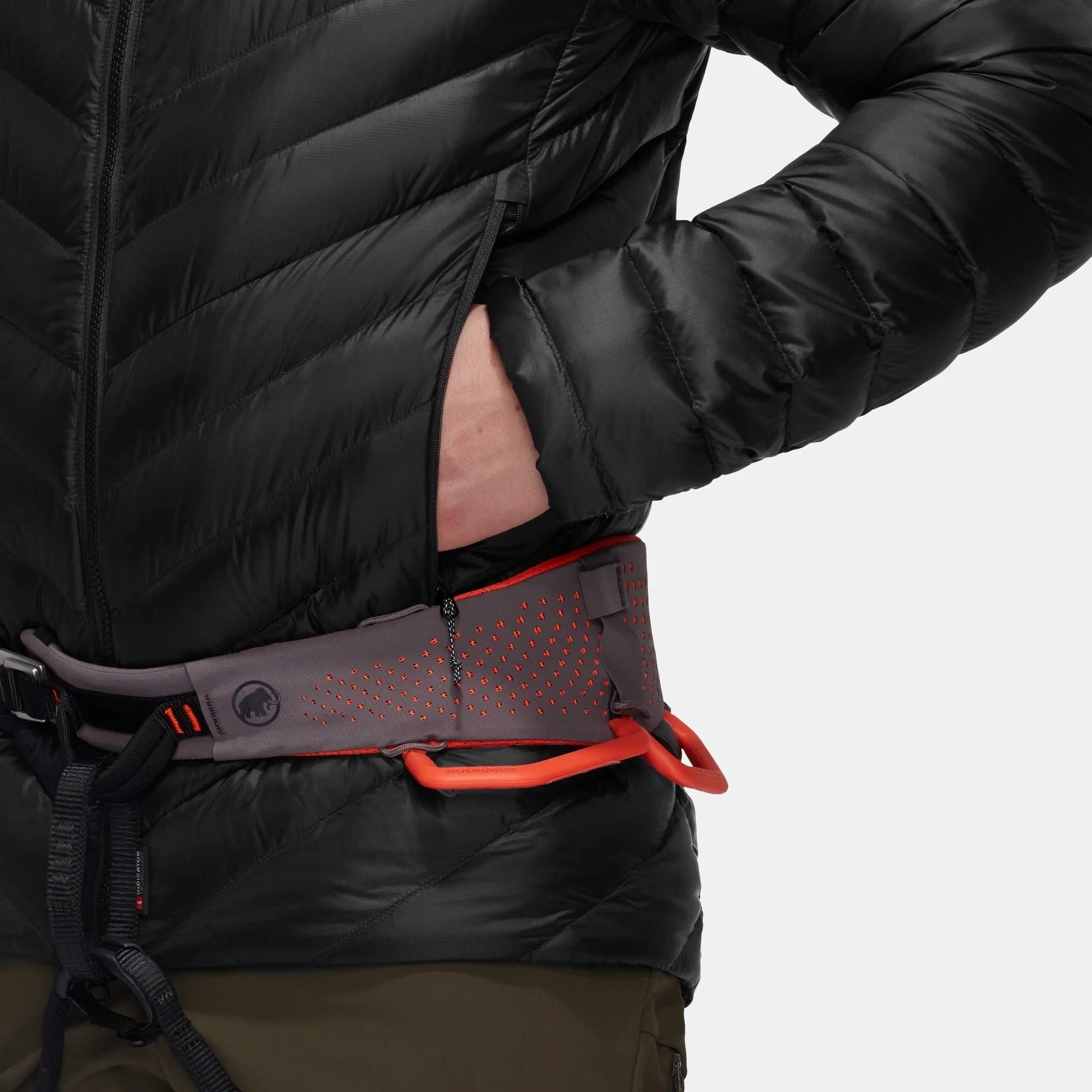 Bunda_Mammut_Broad_Peak_IN_Hooded_M_black_3