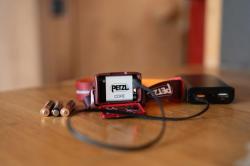 Celovka_Petzl_Actik_Core_625_2025_red_6