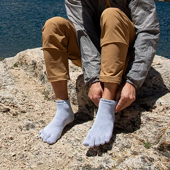 Ponozky_Injinji_Liner_MiniCrew_gray_3