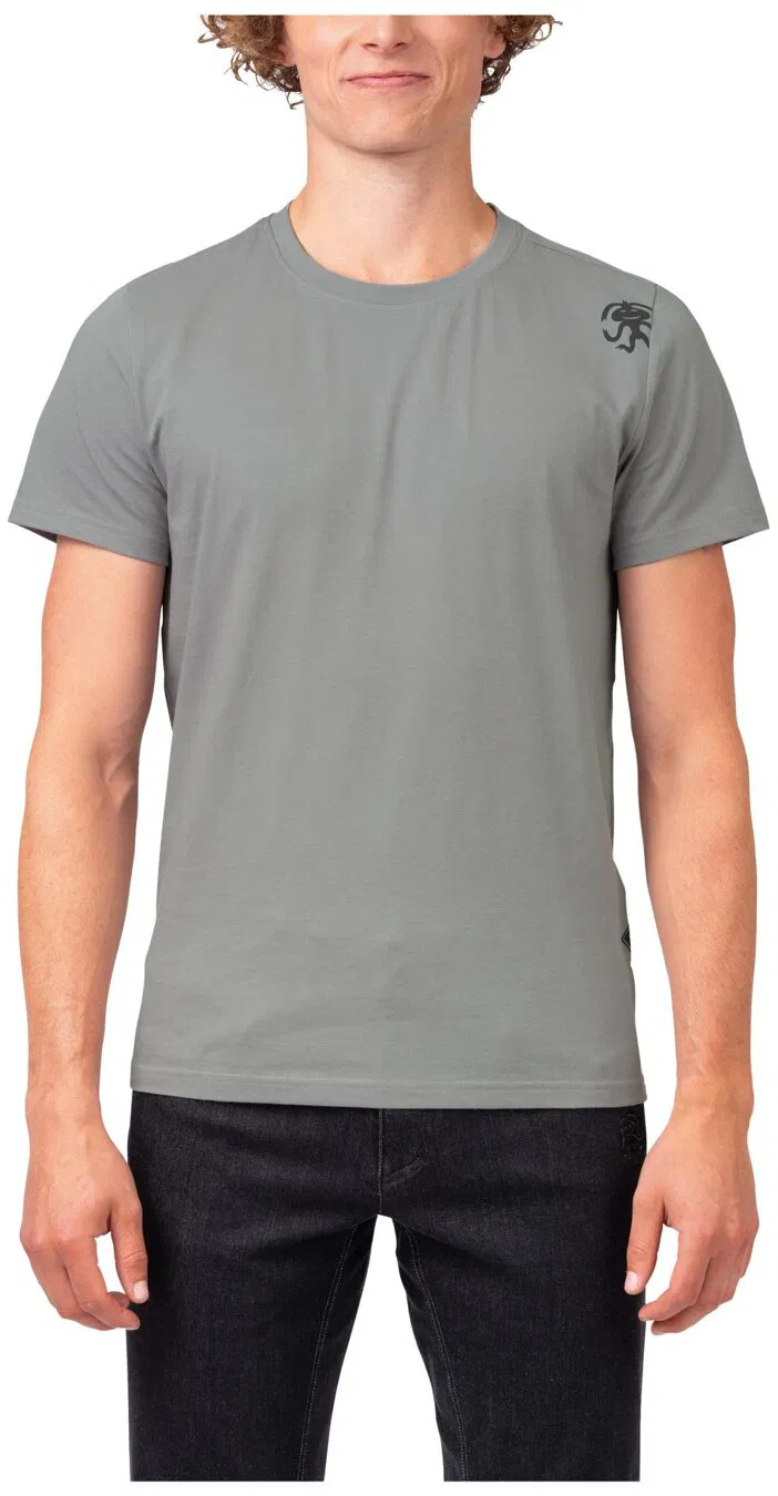 Tricko_Rafiki_Arcos_M_monument_2